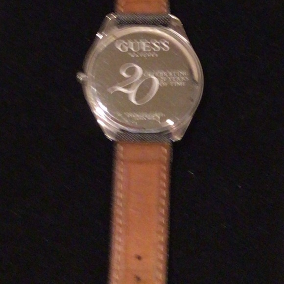 ⬇️Price dropped⬇️Guess 20 year celebration watch with Swarovski Crystal Preloved - Picture 3 of 4